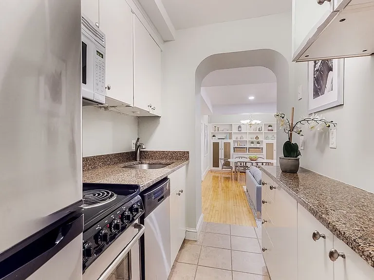 278 Clarendon St #1 — Photo 8