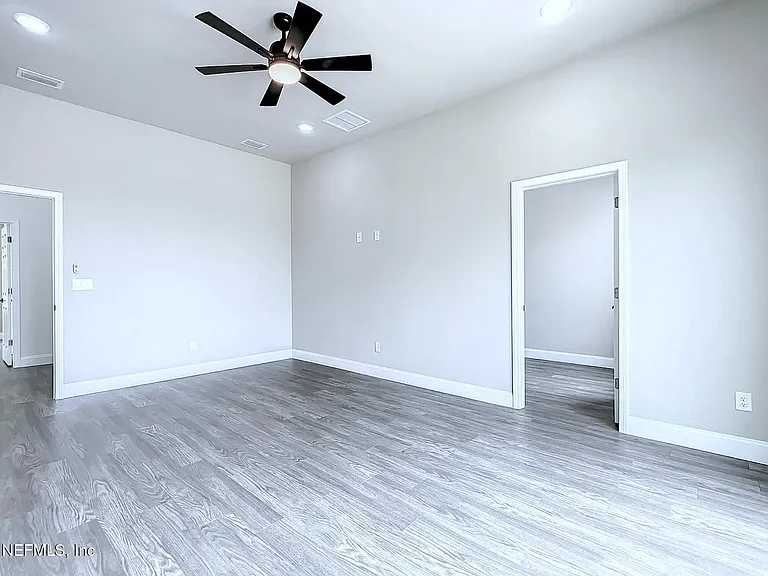 5395 Heckscher Dr — Photo 21