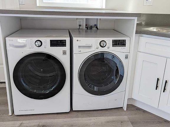 3rd image of 3416 Kelburn Ave