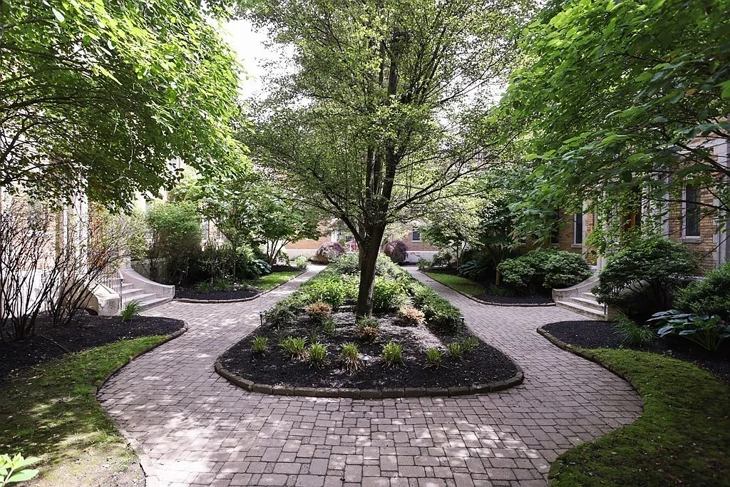Building Photo - 850 Massachusetts Ave #4