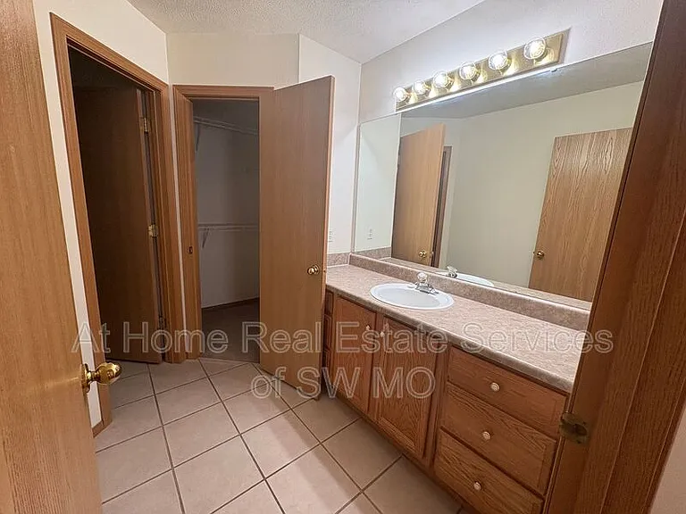 4440 W La Siesta St — Photo 5