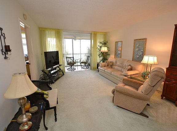 4th image of 2008 S Federal Hwy APT 204