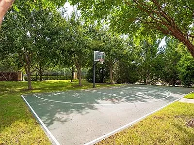 7933 Hannah St — Photo 15