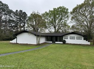 123 Dry Creek Rd, Magee, MS 39111