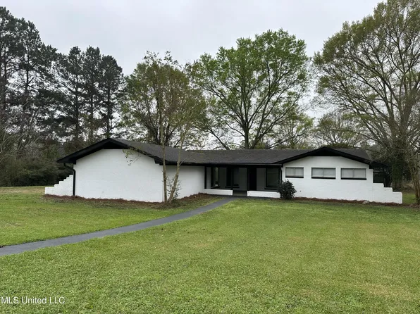 123 Dry Creek Rd, Magee, MS 39111