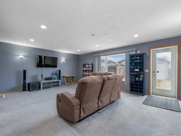 46 S Cranberry Grn SE, Calgary, AB T3M 1L4