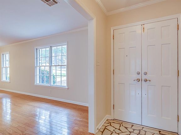 4th image of 508 Chatsworth Dr