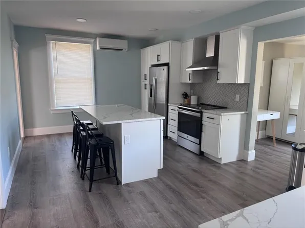 35 Elm St #B, Newport, RI 02840