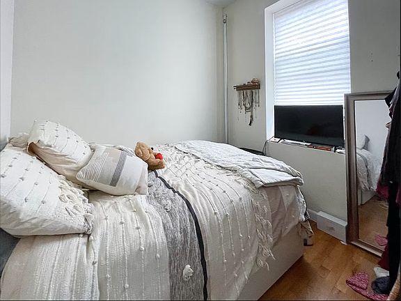 3rd image of 179 Mulberry St APT 19