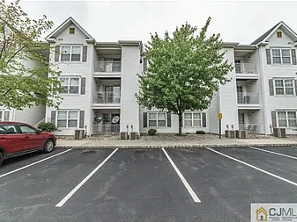 834 Waterford Dr