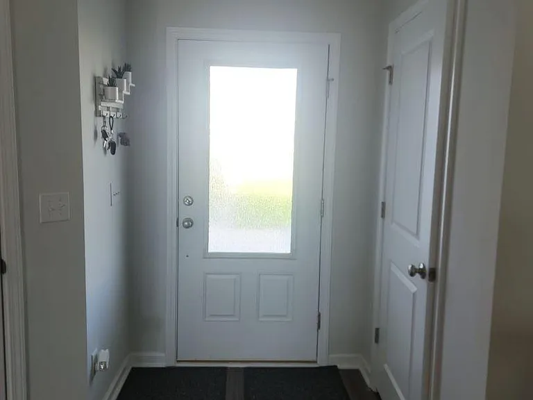 405 Eclipse Ln — Photo 2