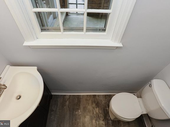 5th image of 24 N Stuyvesant Dr