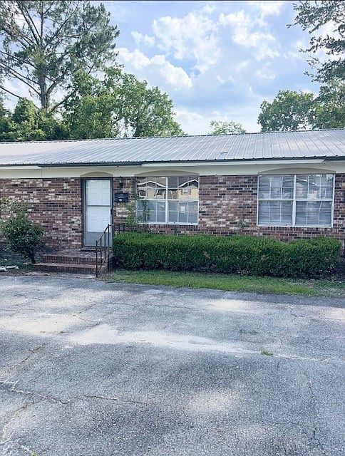 1st image of 2208 Oleander Dr #1