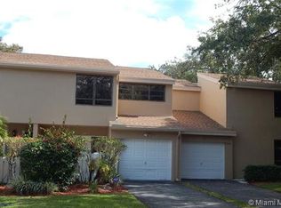 9884 Fairway Cove Ln, Plantation, FL 33324