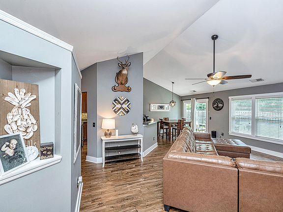 3rd image of 9616 Cumbria Ct