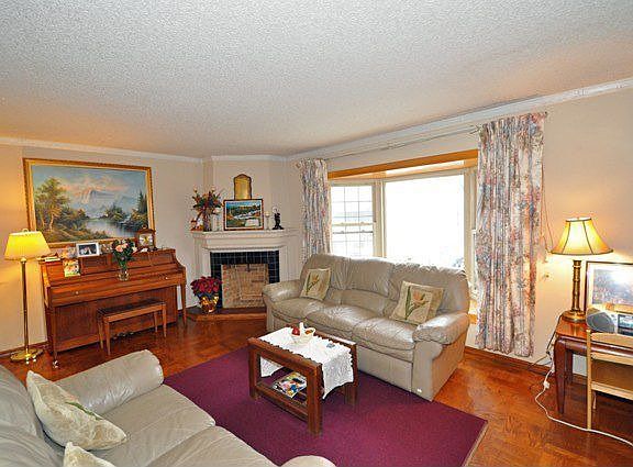 2nd image of 221 2nd Ave