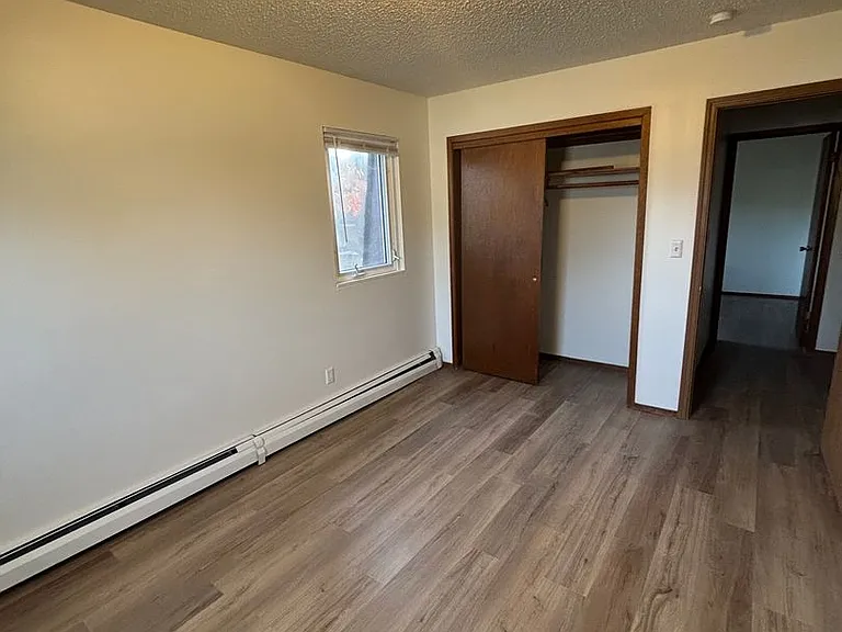 920 E Burlington St — Photo 12