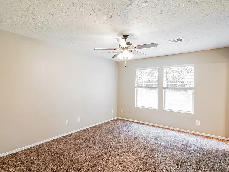 2735 Sutherland Dr — Photo 8