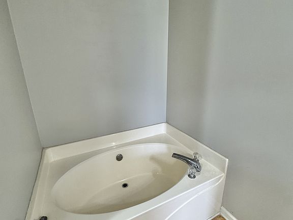4th image of 2237 Ross Ln