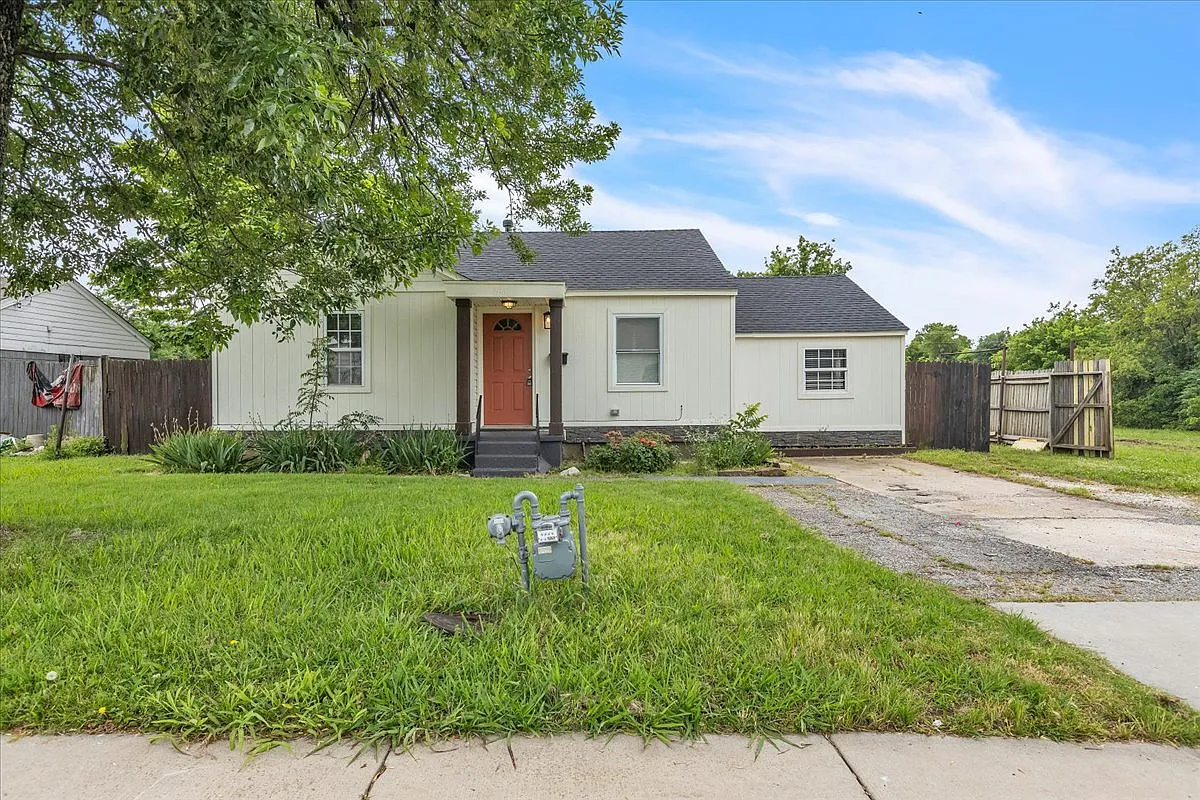4 bed, 1201 sqft, $1,585 — Photo 4