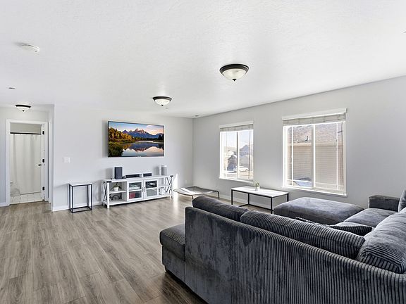 5th image of 3812 E Rock Creek Rd APT 8