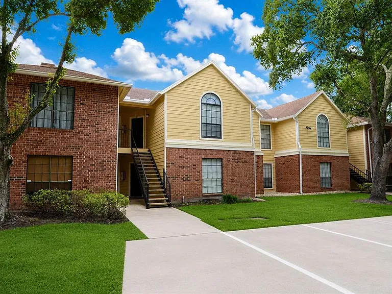 8764 Mallard Reserve Dr #101 — Photo 2