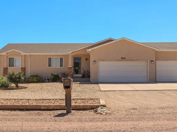 594 E Paradise Dr, Pueblo West, CO 81007