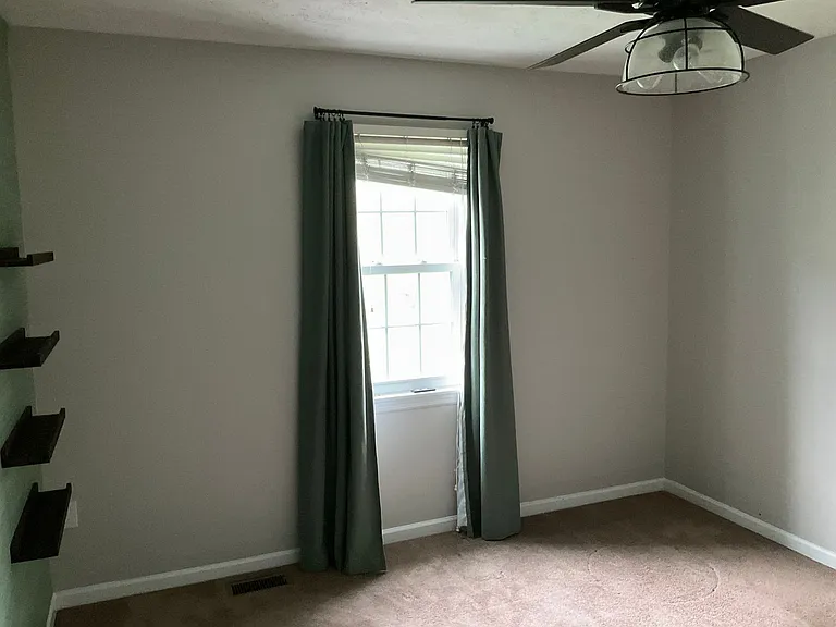 1049 Royal Dr — Photo 40