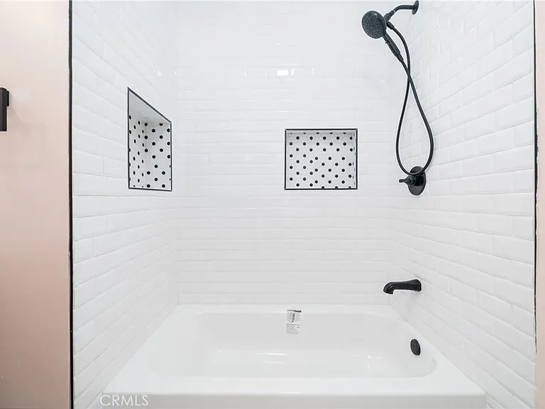 332 N Daisy Ave — Photo 17