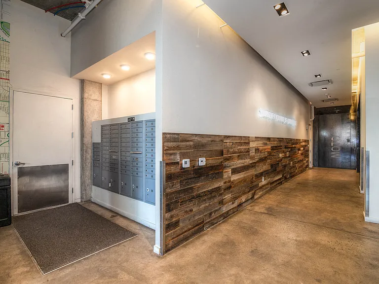 MOTO — Photo 19