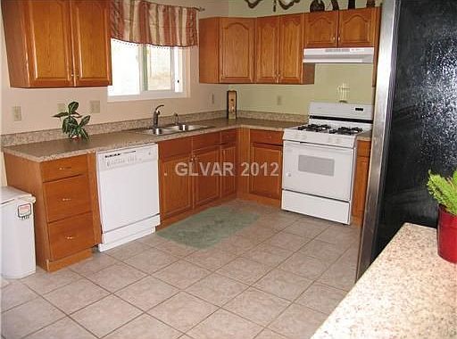 3rd image of 421 Woodridge Dr
