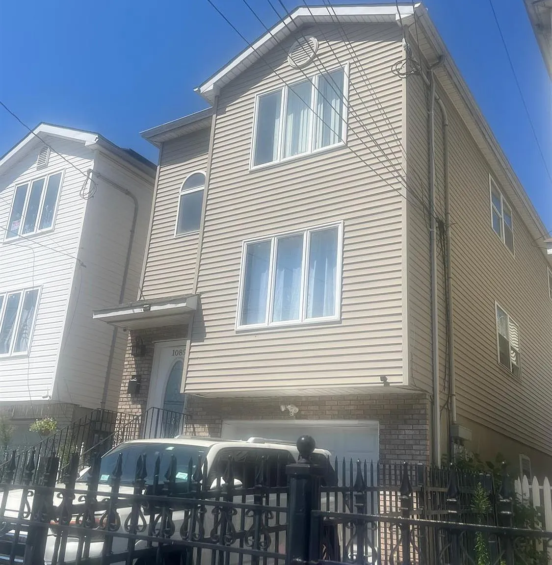 3 bed, 2.0 bath, 1100 sqft, $2,700 — Photo 2