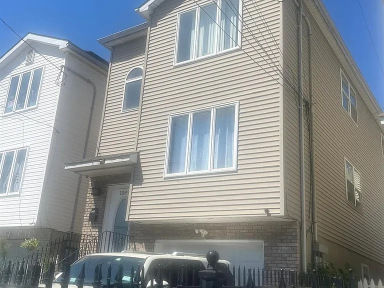 1089 Magnolia Ave — Photo 2