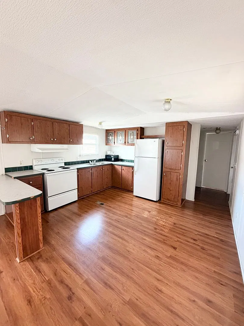 1100 Stonegate Dr — Photo 4