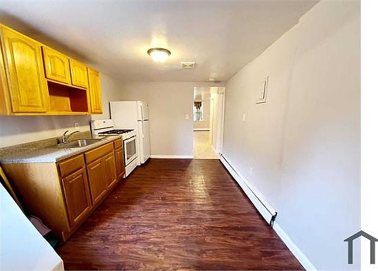 2nd image of 814 E 223rd St #3