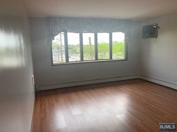 4th image of 75 Dell Glen Ave Floor 2