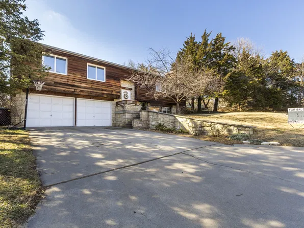 1737 Denholm Dr, Manhattan, KS 66503