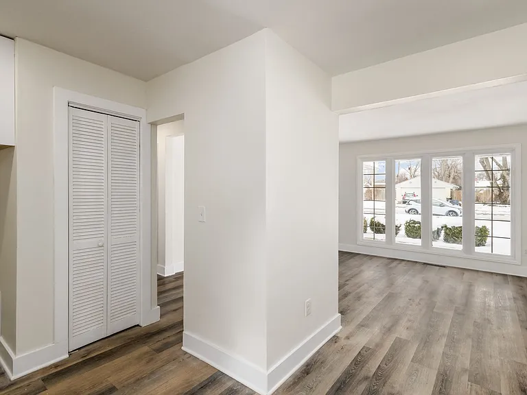 565 Virginia Cir W — Photo 10