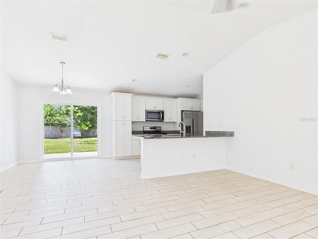 3 bed, 2.0 bath, 1238 sqft, $1,799 — Photo 4