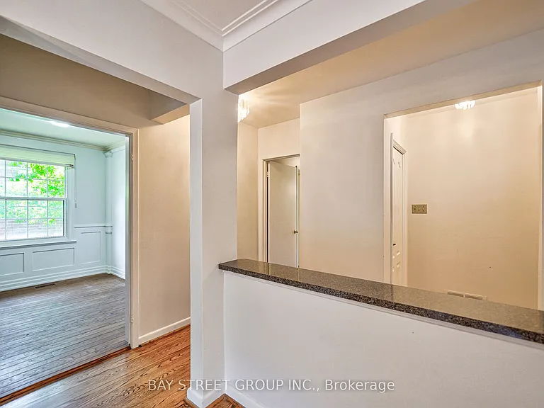 35 Camwood Cres — Photo 6
