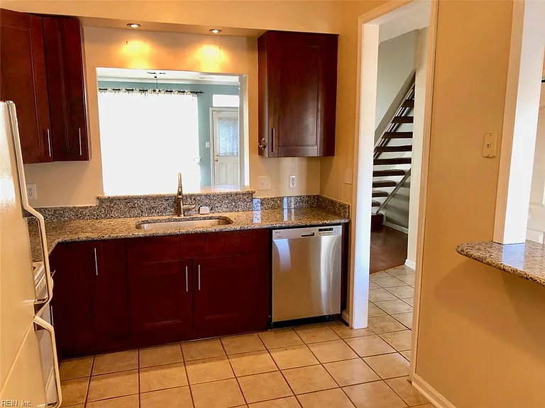1505 Heritage Ave — Photo 10