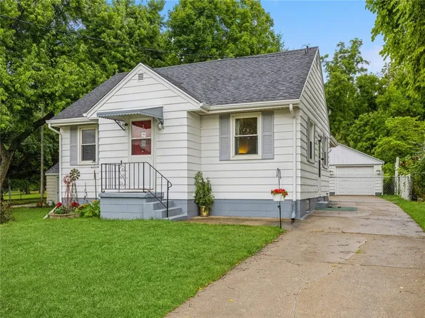 2945 Hubbell Ave, Des Moines, IA 50317