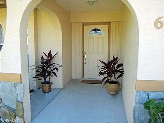 3rd image of 618 SE 22nd Ter