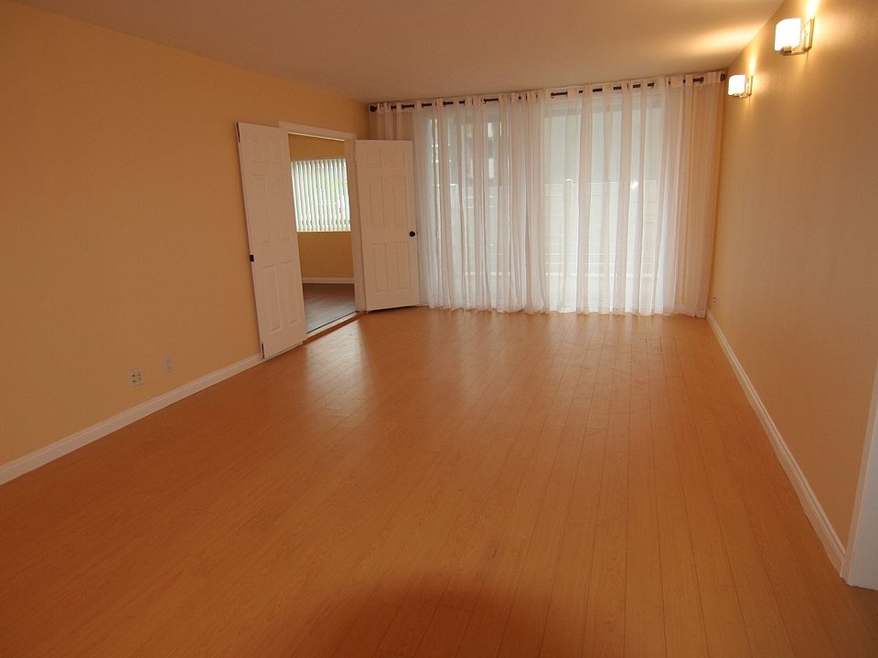 1st image of 4915 Tyrone Ave APT 108