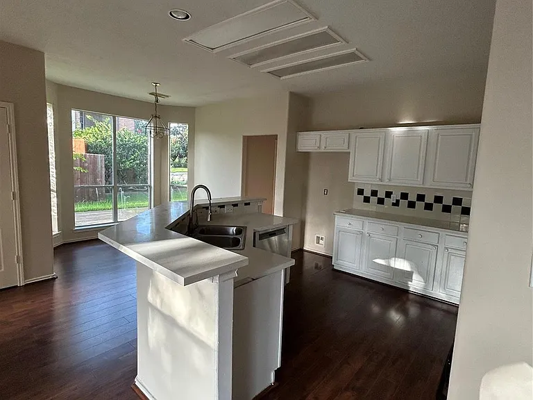 2422 Leanett Way — Photo 19