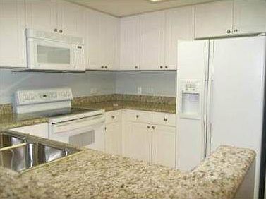 4th image of 19501 W Country Club Dr APT 1601