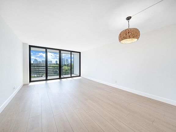 4th image of 20400 W Country Club Dr APT 610