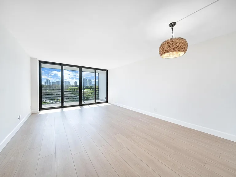 20400 W Country Club Dr #610 — Photo 4