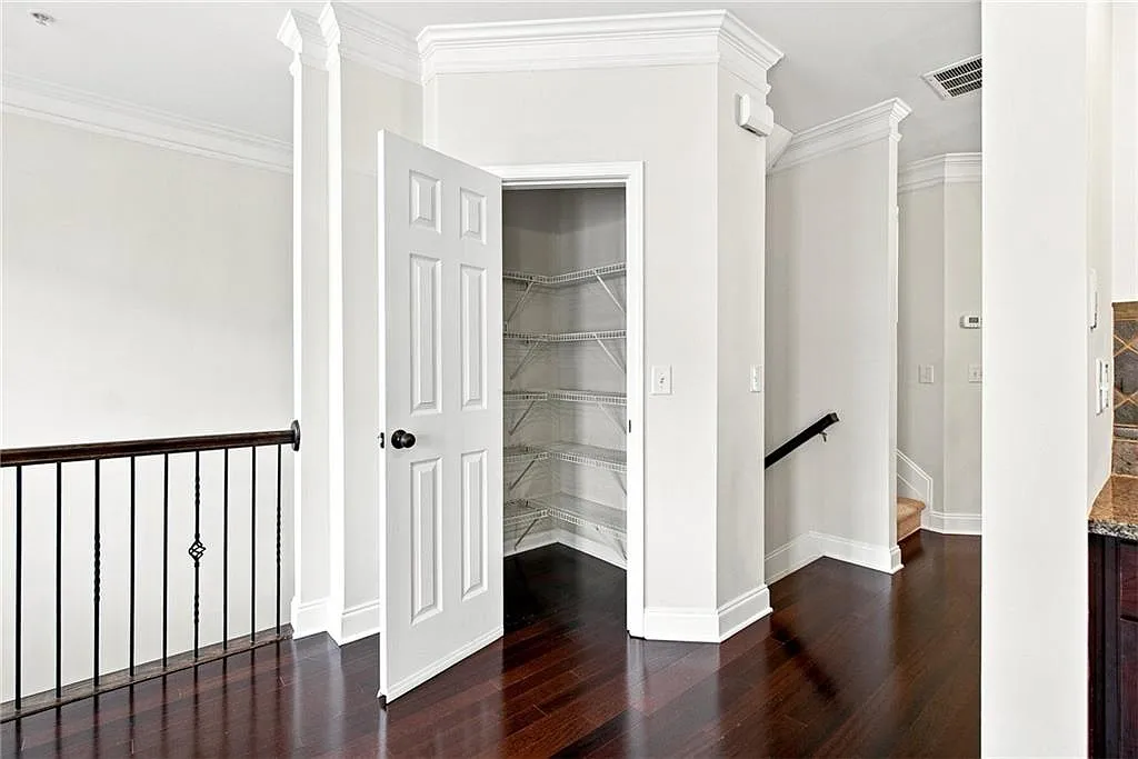 3 bed, 3.5 bath, 2798 sqft, $2,700 — Photo 2