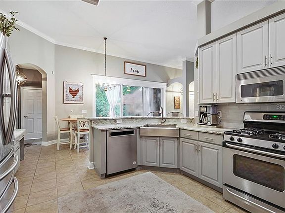 4th image of 16135 Bridgepark Dr